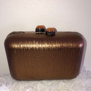 Small clutch from urban expressions